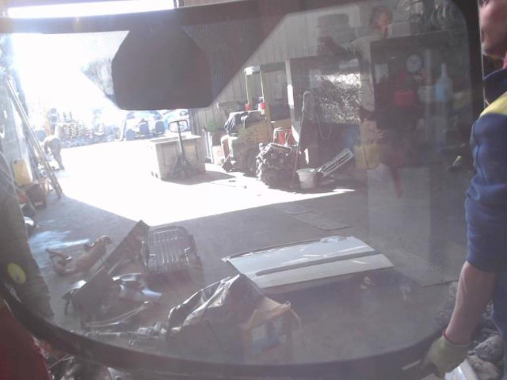 Pare brise Ford Transit courrier 2014-2018 LP/14641, Enlèvement, Utilisé, Ford