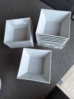 23 en 6 witte schaaltjes, 12 en 14 cm,feestdagen, Ophalen, Zo goed als nieuw, Aardewerk, Schaal of Schalen