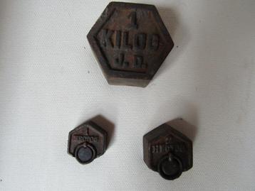 Antieke Franse zeshoekige gietijzeren gewichten, Hectog.+ Kg beschikbaar voor biedingen