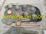 Complete set met helmen , dolk enzovoorts  mag weg voor 250, Ophalen