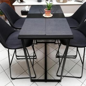 Table haute et 4 tabourets sous garantie 