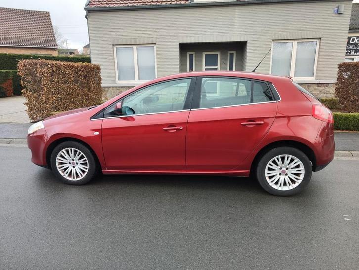 Fiat bravo 1.6jtd 129mkm contrôle technique ok, Auto's, Fiat, Bedrijf, Bravo, ABS, Airbags, Boordcomputer, Elektrische buitenspiegels