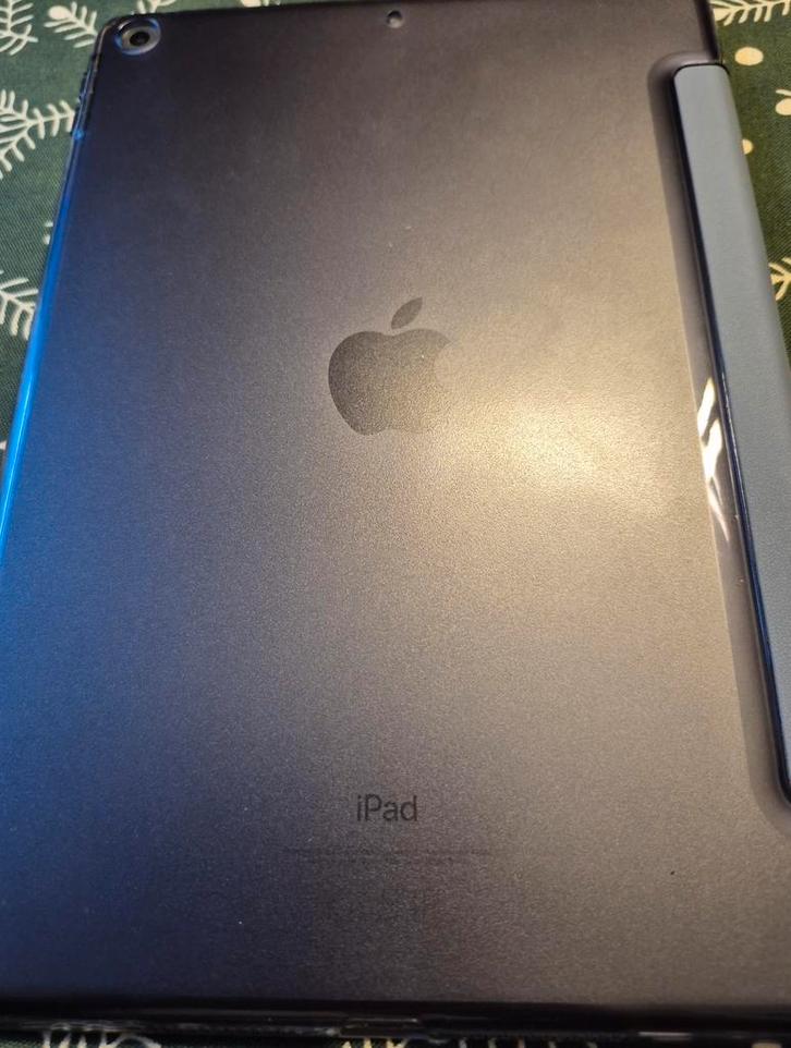 IPAD 9eme generation 64 gigas gris sideral wifi + coque, Computers en Software, Apple iPads, Zo goed als nieuw, Apple iPad, Wi-Fi