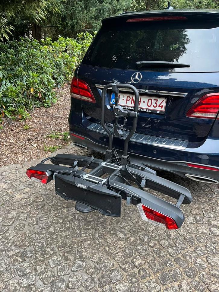 TE HUUR Thule EasyFold (nieuw model) fietsendrager, Auto diversen, Fietsendragers, Zo goed als nieuw, Trekhaakdrager, 2 fietsen
