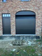 Garagepoort te koop – zo goed als nieuw, Doe-het-zelf en Bouw, Deuren en Vliegenramen, Ophalen, Kunststof, Vouwdeur, 120 cm of meer