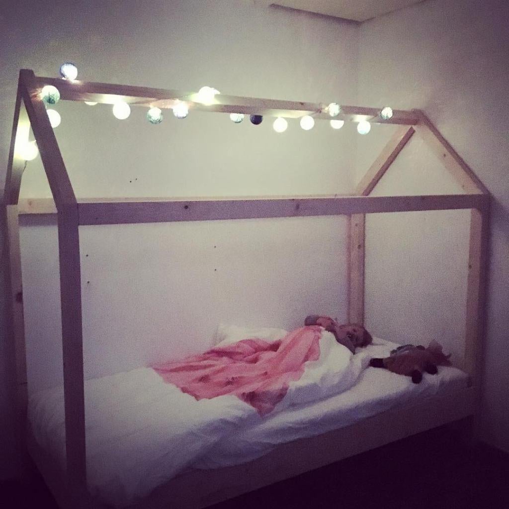 Bed huisje, Huis en Inrichting, Slaapkamer | Bedden, Ophalen, 90 cm, Zo goed als nieuw, 200 cm