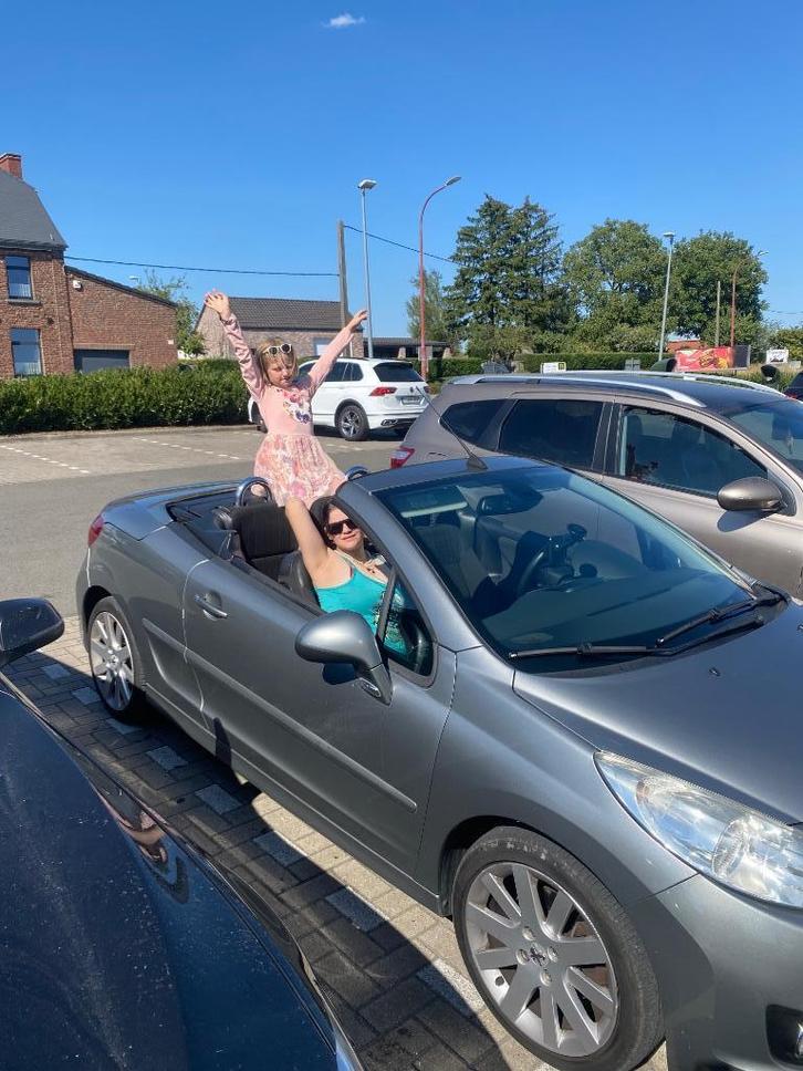 Peugeot 207 cc, Autos, Peugeot, Particulier, Airbags, Air conditionné, Verrouillage central, Vitres électriques, Toit ouvrant