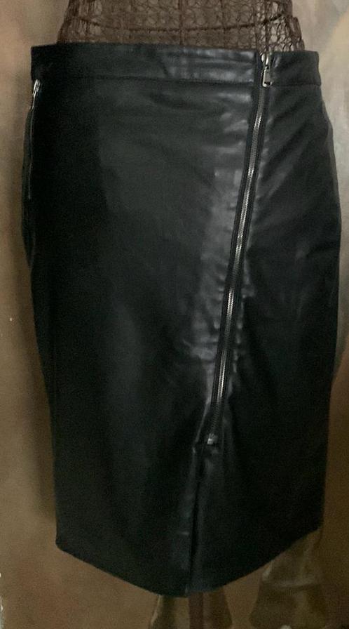Steps jolie jupe noire en simili cuir 38, Vêtements | Femmes, Jupes, Comme neuf, Taille 38/40 (M), Noir, Enlèvement ou Envoi