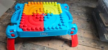 Mega bloks speeltafel  beschikbaar voor biedingen