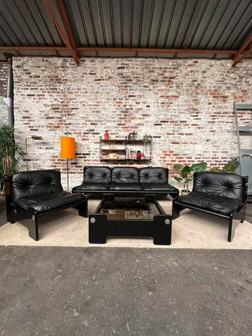 Fauteuil met vintage design beschikbaar voor biedingen