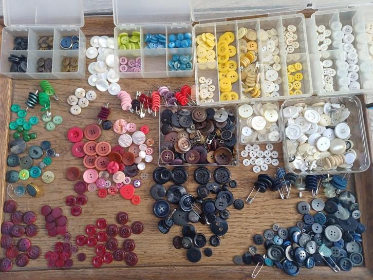 grote verzameling vintage knoopjes, Hobby en Vrije tijd, Naaien en Fournituren, Zo goed als nieuw, Knoop of Knopen, Ophalen of Verzenden