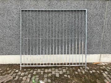 Panelen voor hondenren beschikbaar voor biedingen