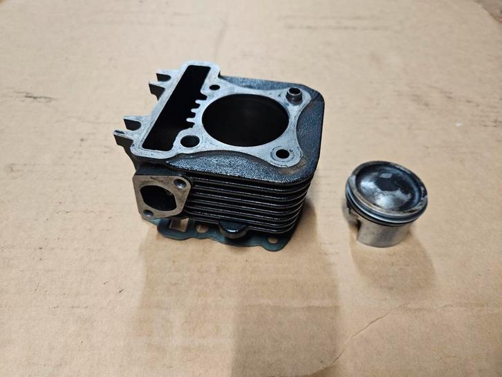 80cc cilinder piaggio zip 4 takt, Vélos & Vélomoteurs, Pièces de cyclomoteur | Général, Comme neuf, Cylindre, Enlèvement ou Envoi