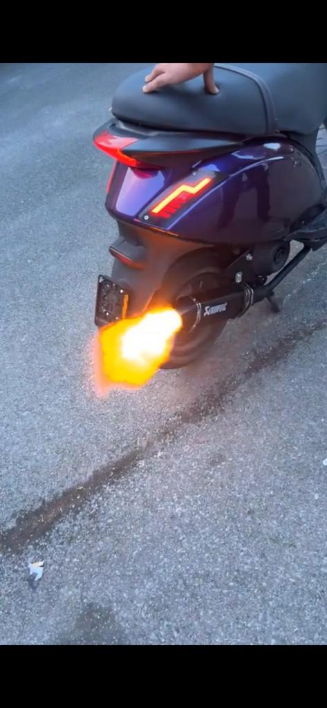 Zip a klasse met a b knop, Fietsen en Brommers, Brommeronderdelen | Scooters, Zo goed als nieuw, Piaggio, Ophalen