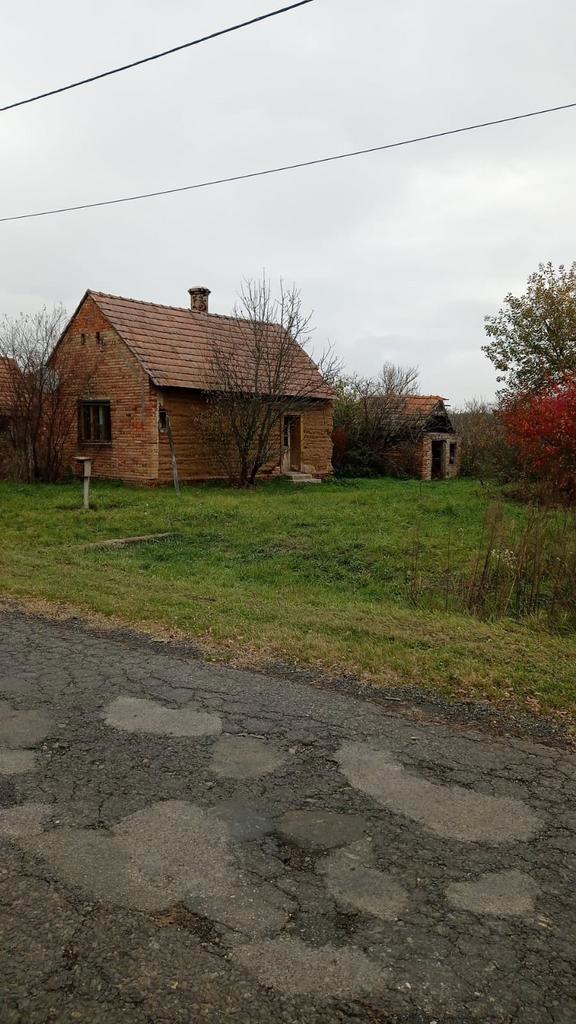 Te  koop Rustig gelegen bouwgrond met lemen huisjes, Immo, Buitenland