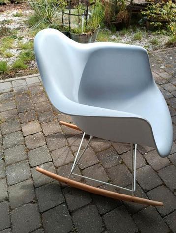 Chaise fauteuil à bascule scandinave réplique Eames