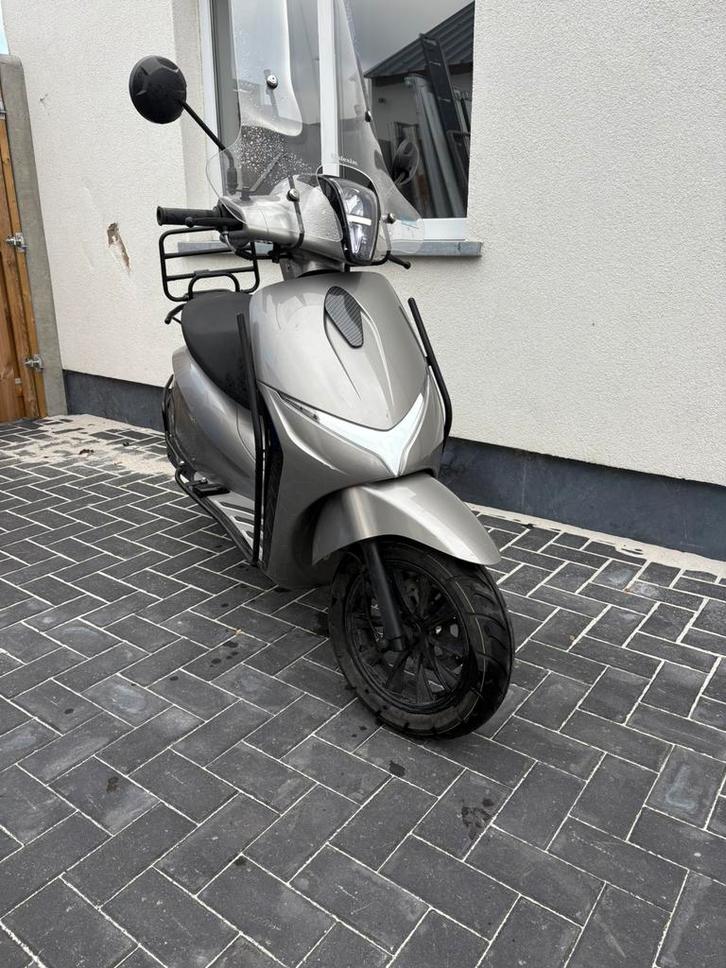 Te koop La souris alpha 2022 full led, Fietsen en Brommers, Snorfietsen en Snorscooters, Zo goed als nieuw, Ophalen