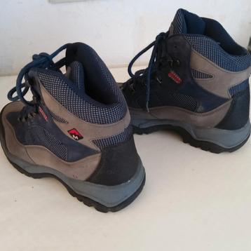 Wandelschoenen maat 38.  beschikbaar voor biedingen