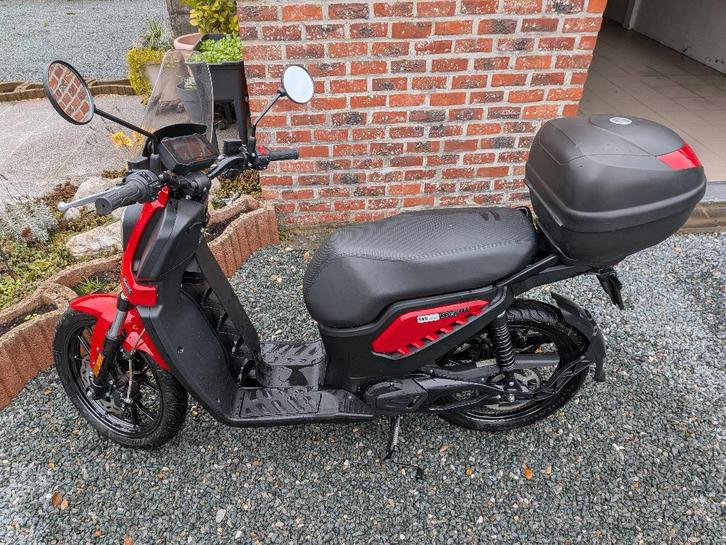 E scooter Fantic Isimo 45km b klasse, Fietsen en Brommers, Brommers | Overige merken, Zo goed als nieuw, Klasse B (45 km/u), Ophalen