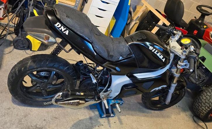 Gilera dna b klasse met beetje werk aan te koop, Fietsen en Brommers, Scooters | Piaggio, Gebruikt, Benzine, Ophalen