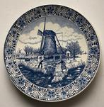 Delfts blauw wandbord met een Winters polder tafereel., Antiek en Kunst, Ophalen