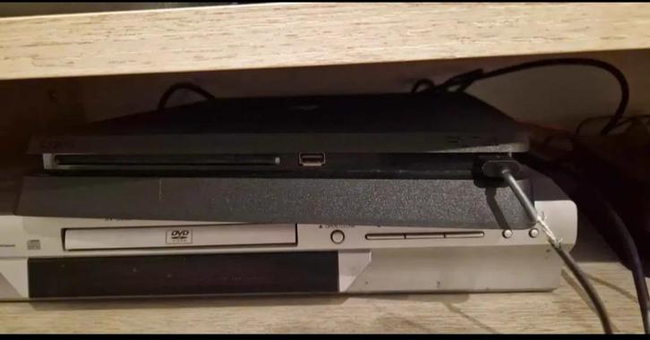 Pps4 met twee controllers, Games en Spelcomputers, Spelcomputers | Sony PlayStation 4, Gebruikt, Slim, 500 GB, Met 2 controllers