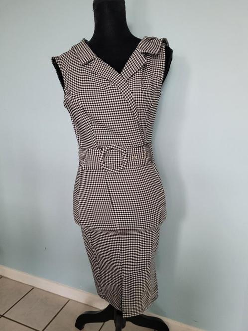 Stijlvolle zwart-witte jurk met ceintuur, Kleding | Dames, Jurken, Zo goed als nieuw, Maat 36 (S), Zwart, Onder de knie, Ophalen of Verzenden