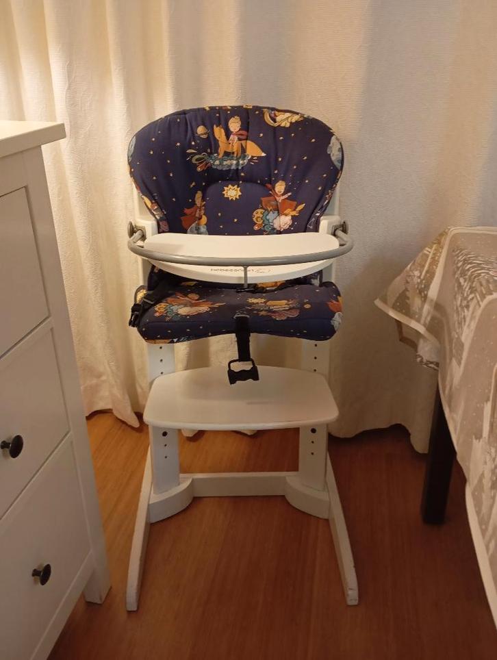 Chaise haute en bois Bébé Confort, Enfants & Bébés, Chaises pour enfants, Utilisé, Chaise évolutive, Plateau amovible, Ceinture(s)