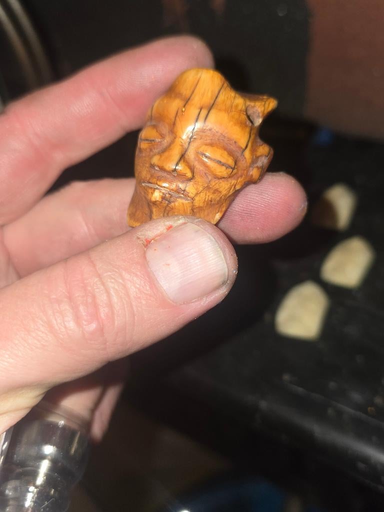 Afrikaanse Kitoko-botsculptuur van grote finesse, Beeldhouwkunst