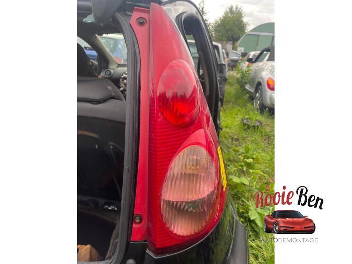 Feu arrière droit d'un Peugeot 107, -, Utilisé, -, Peugeot