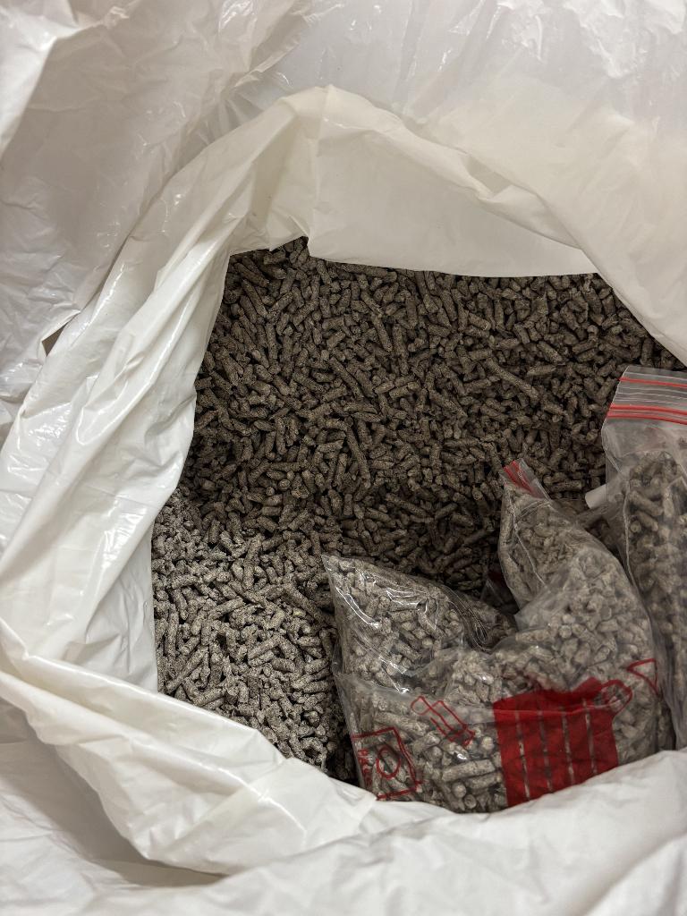 Gratis +/-160 ltr pellets bodembedekking / kattenbakvulling, Dieren en Toebehoren, Ophalen, Nieuw