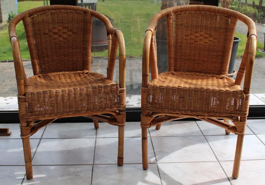 2 rieten (rotan?) stoelen / fauteuils / zetels., Huis en Inrichting, Stoelen, Gebruikt, Twee, Riet of Rotan, Ophalen