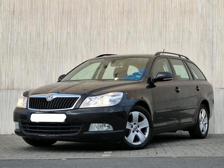 SKODA OCTAVIA 1.6TDi /Airco/EURO 5B/ 201/Carnet/LED/BLUETOOT, Autos, Skoda, Entreprise, Octavia, Bluetooth, Isofix, Radio, USB