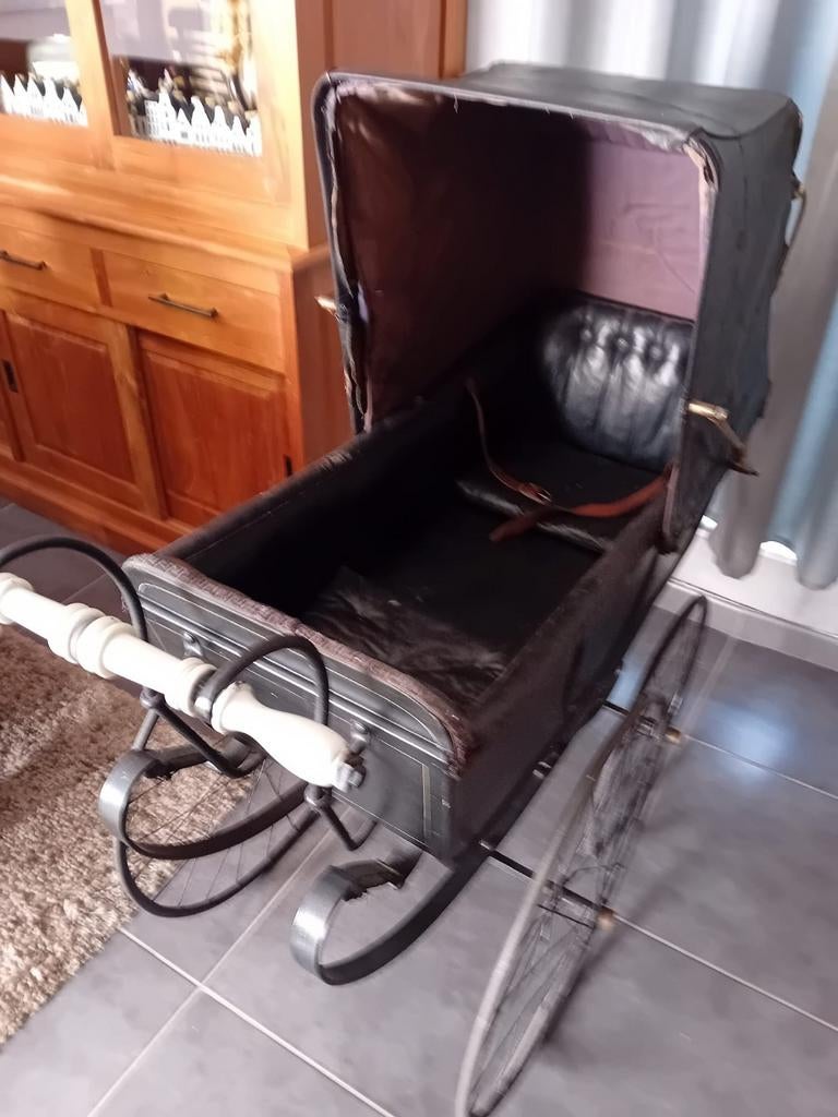 Originele antieke kinderwagen of poppenwagen 1920, Enlèvement