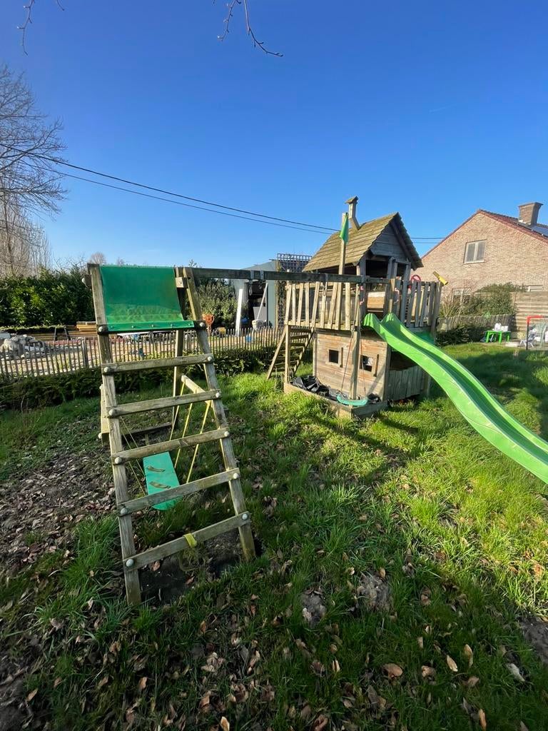 Speelhuisje met glijbaan en schommel, Kinderen en Baby's, Speelgoed | Buiten | Speeltoestellen, Ophalen, Gebruikt, Glijbaan
