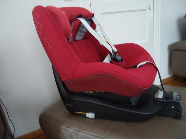 SIEGE AUTO BEBE - ENFANT(0-4 ans ) + BASE  isofix 2 WAY FIX, Enfants & Bébés, Sièges auto, Comme neuf, Maxi-Cosi, Isofix, Enlèvement
