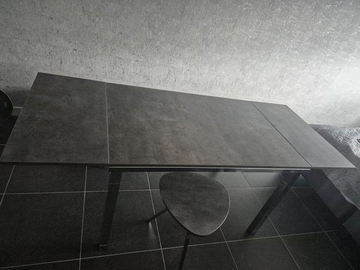 Uittrekbare Eettafe + Bijzet/Salontafel – Betonlook, Huis en Inrichting, Tafels | Eettafels, Zo goed als nieuw, Ophalen