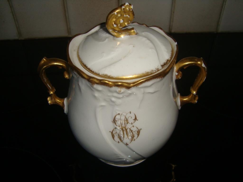 Porseleinen suikerpot., Ophalen