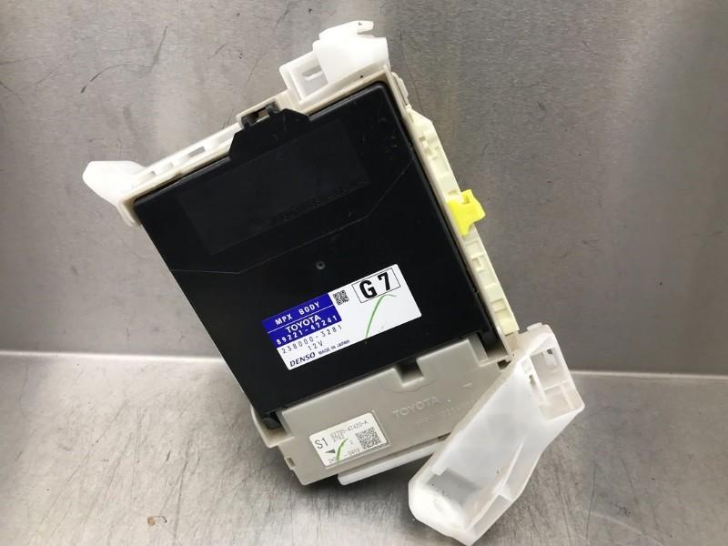 COMPUTER BODY CONTROL Prius Plus (ZVW4) (|8922147241|), Gebruikt, Toyota