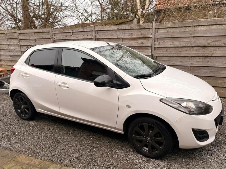 Mazda 2 2014, Autos, Mazda, Particulier, Essence, Euro 5, Hatchback, 5 portes, Boîte manuelle, Blanc, Noir, Traction avant, Enlèvement