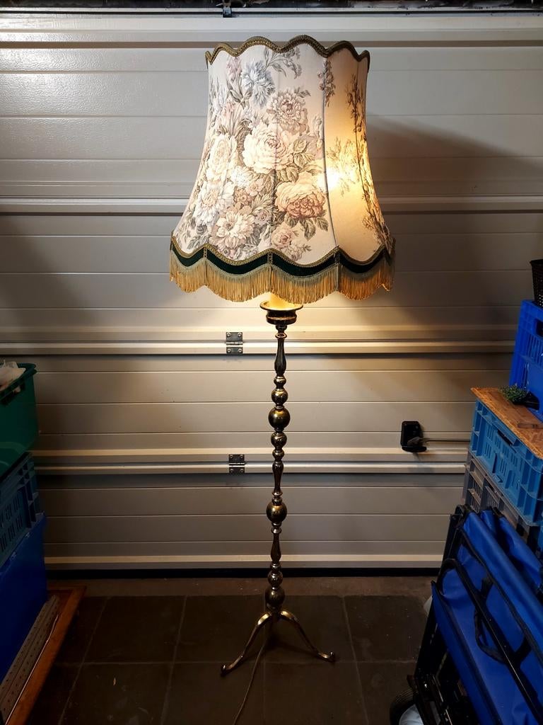 Koperen staande lamp, Ophalen
