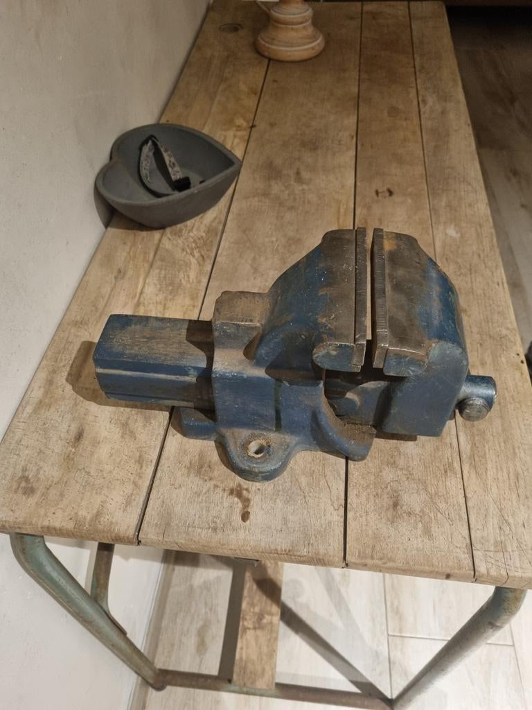 Étau, Enlèvement, Étau