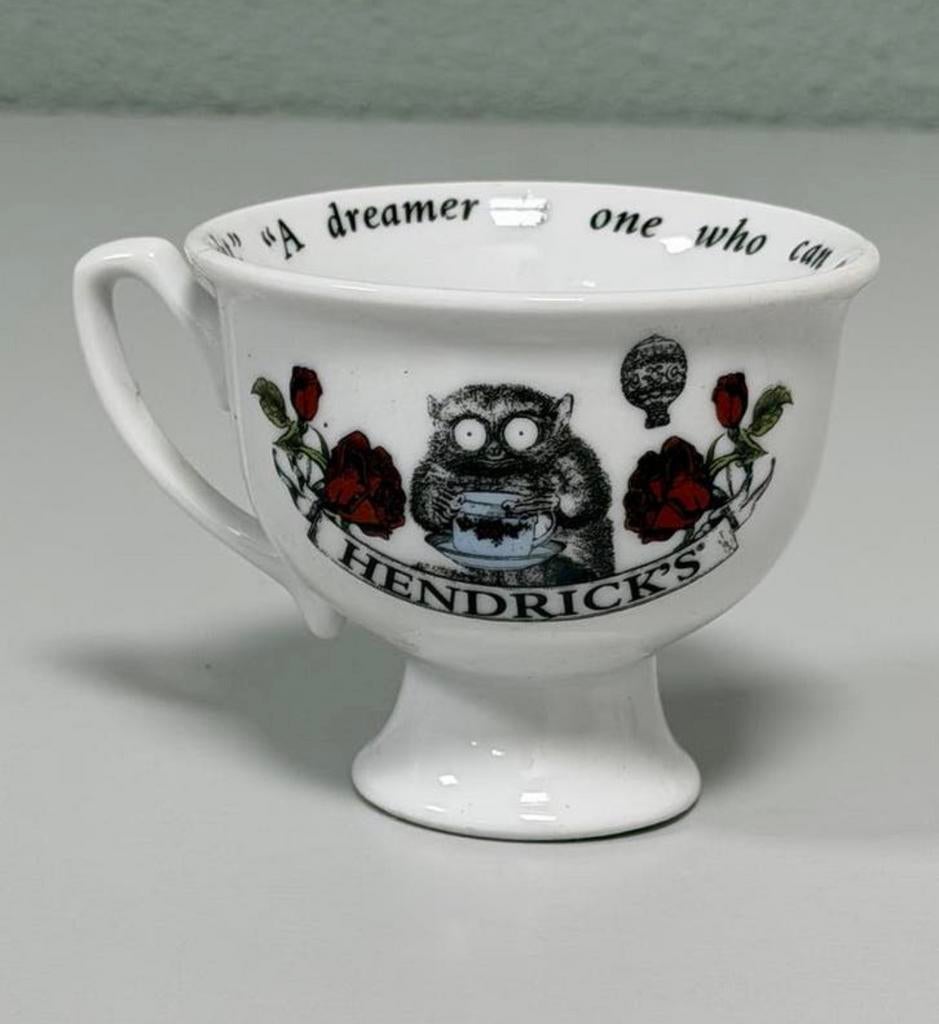 Tasse à thé Hendrick's Gin avec citation d'Oscar Wilde, Antiquités & Art, Antiquités | Services (vaisselle) pièces, Enlèvement ou Envoi