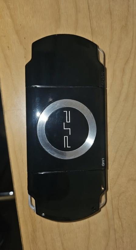 Sony PSP-2004 Fat Black, Consoles de jeu & Jeux vidéo, Consoles de jeu | Sony PSP, Utilisé, PSP, Noir, Enlèvement