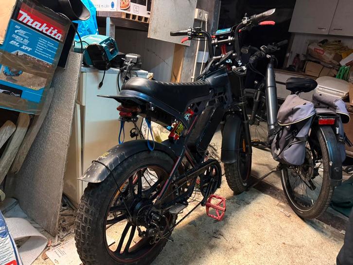 Custom V20 Pro, Fietsen en Brommers, Brommers | Tomos, Zo goed als nieuw, Standard, Klasse A (25 km/u), Ophalen