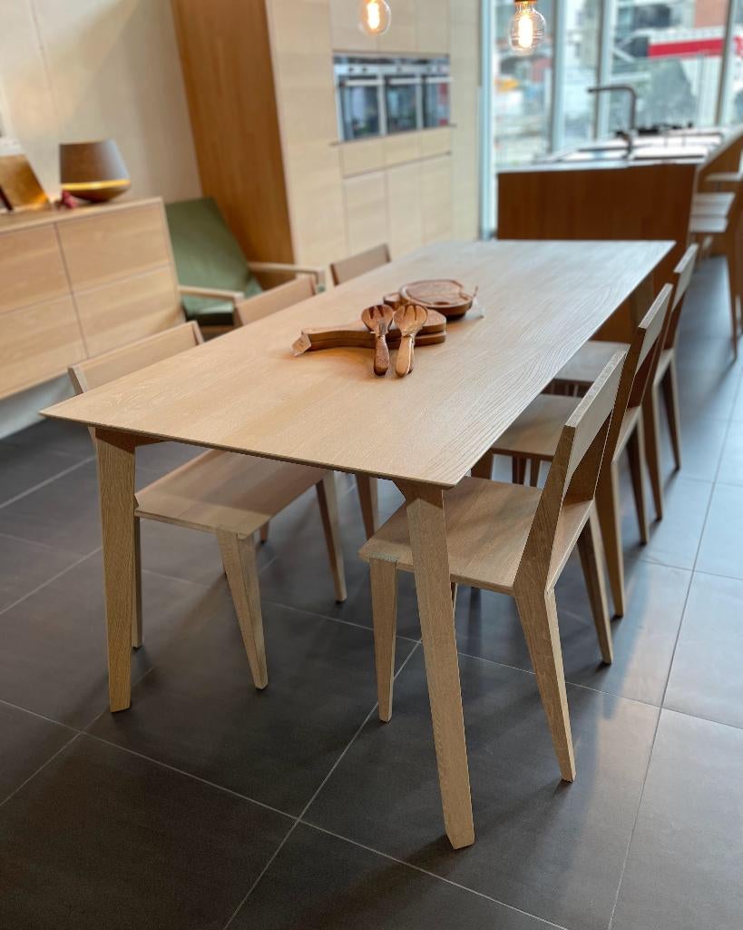 Eettafel met 6 stoelen in massieve eik, uit toonzaal, Ophalen, Nieuw, Design, tijdloos, 4 tot 6 stoelen