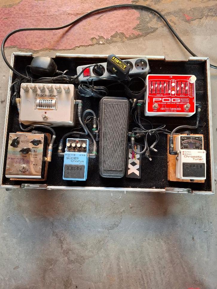 Pedal board elektrische gitaar (eventueel aparte effecten), Muziek en Instrumenten, Effecten, Zo goed als nieuw, Chorus, Delay of Echo