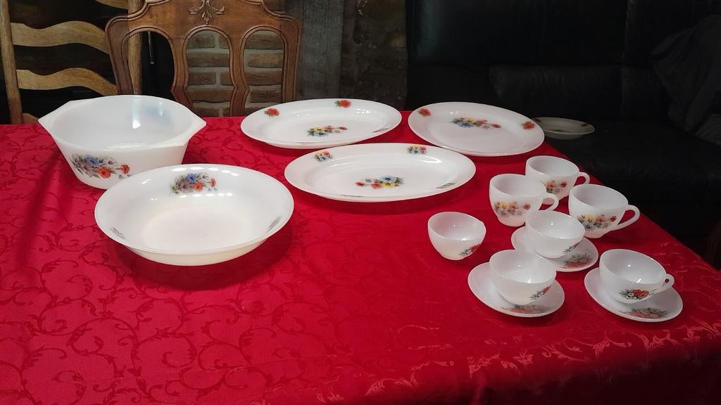 Vaisselle Arcopal Anémone ou Pétunia, Enlèvement