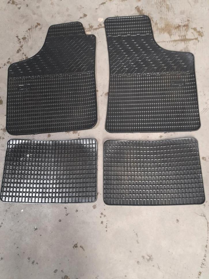 Originele Renault Twingo 1 rubberen vloermatten, Auto diversen, Automatten, Zo goed als nieuw, Ophalen of Verzenden