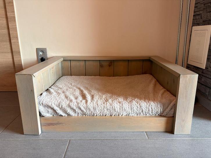 Stevige houten hondenmand, Animaux & Accessoires, Paniers pour chiens, Utilisé, Autre, Enlèvement